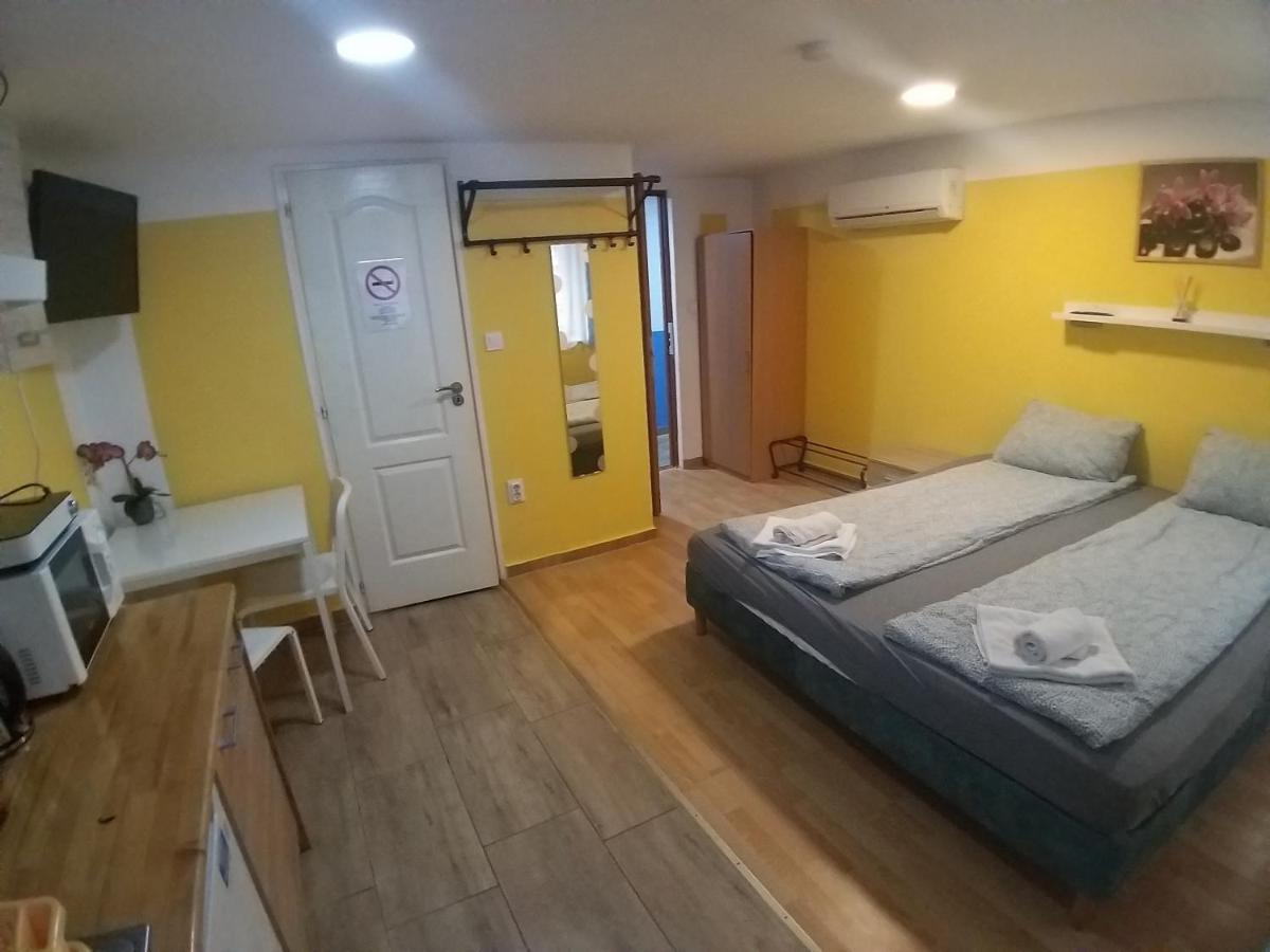 Deniz Guesthouse บูดาเปสต์ ภายนอก รูปภาพ