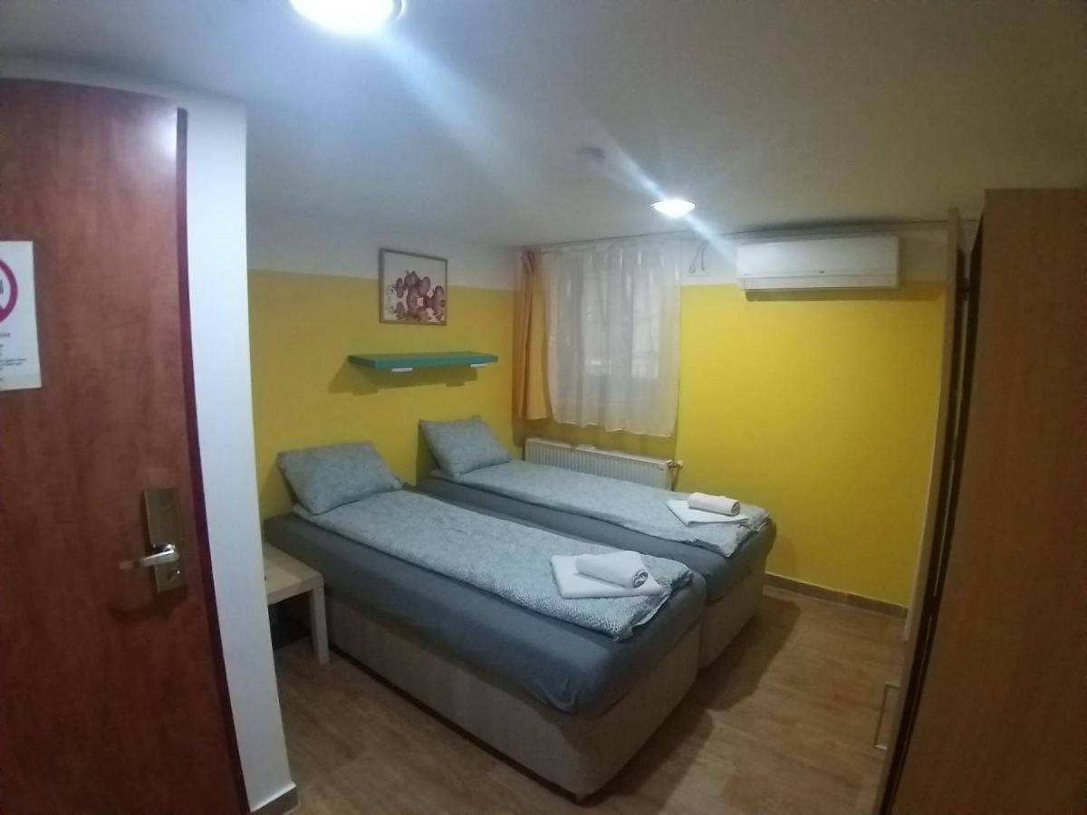 Deniz Guesthouse บูดาเปสต์ ภายนอก รูปภาพ