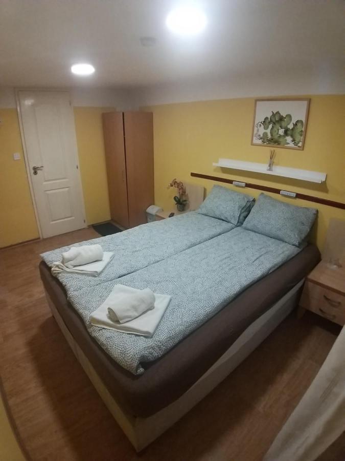 Deniz Guesthouse บูดาเปสต์ ภายนอก รูปภาพ
