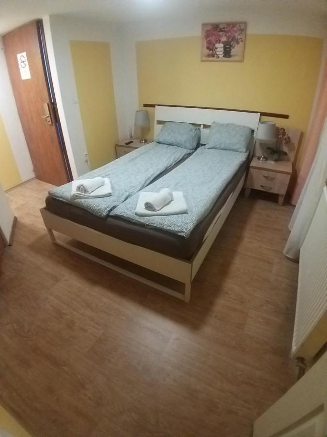 Deniz Guesthouse บูดาเปสต์ ภายนอก รูปภาพ