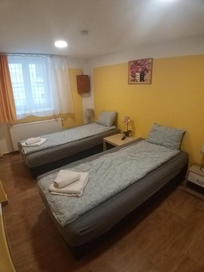Deniz Guesthouse บูดาเปสต์ ภายนอก รูปภาพ