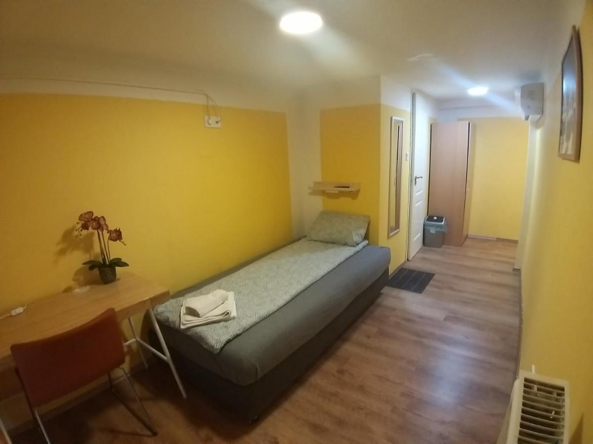 Deniz Guesthouse บูดาเปสต์ ภายนอก รูปภาพ