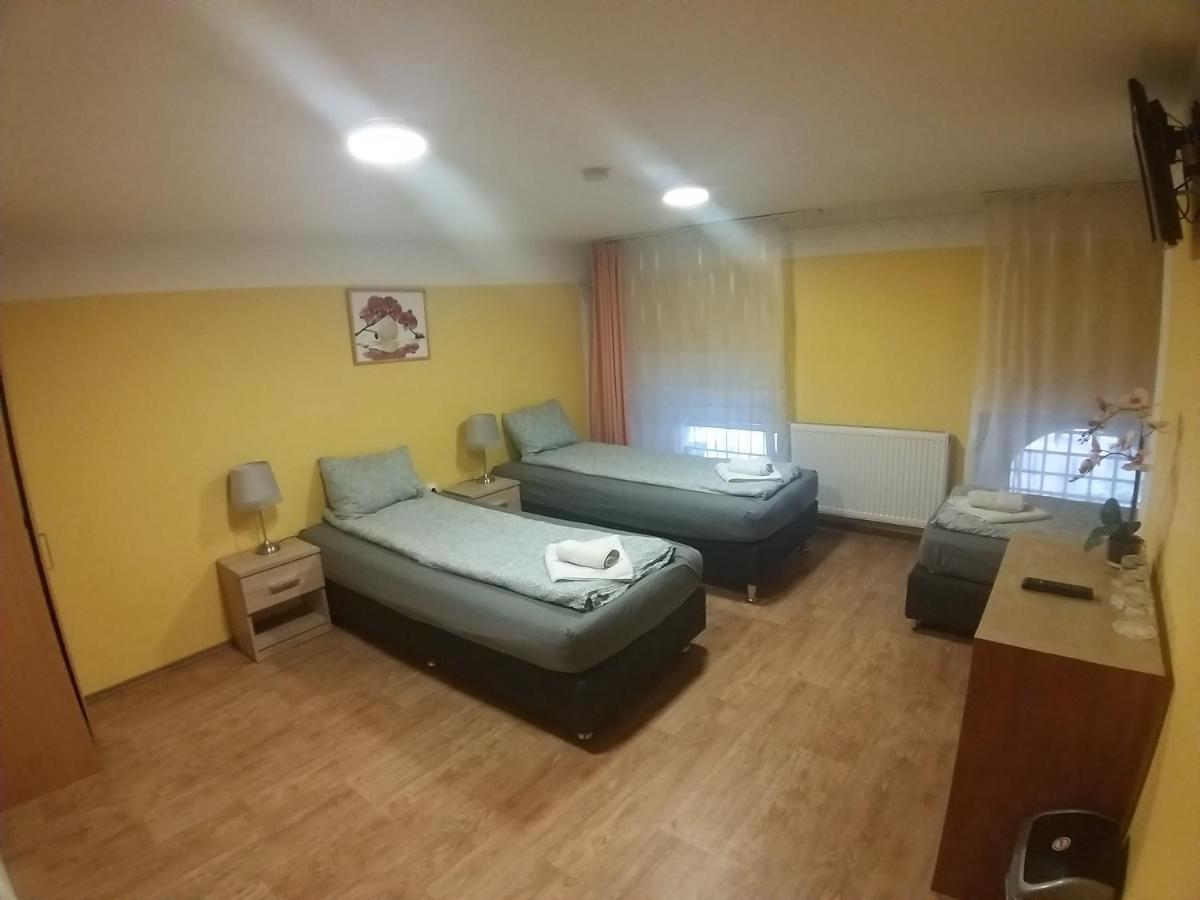 Deniz Guesthouse บูดาเปสต์ ภายนอก รูปภาพ
