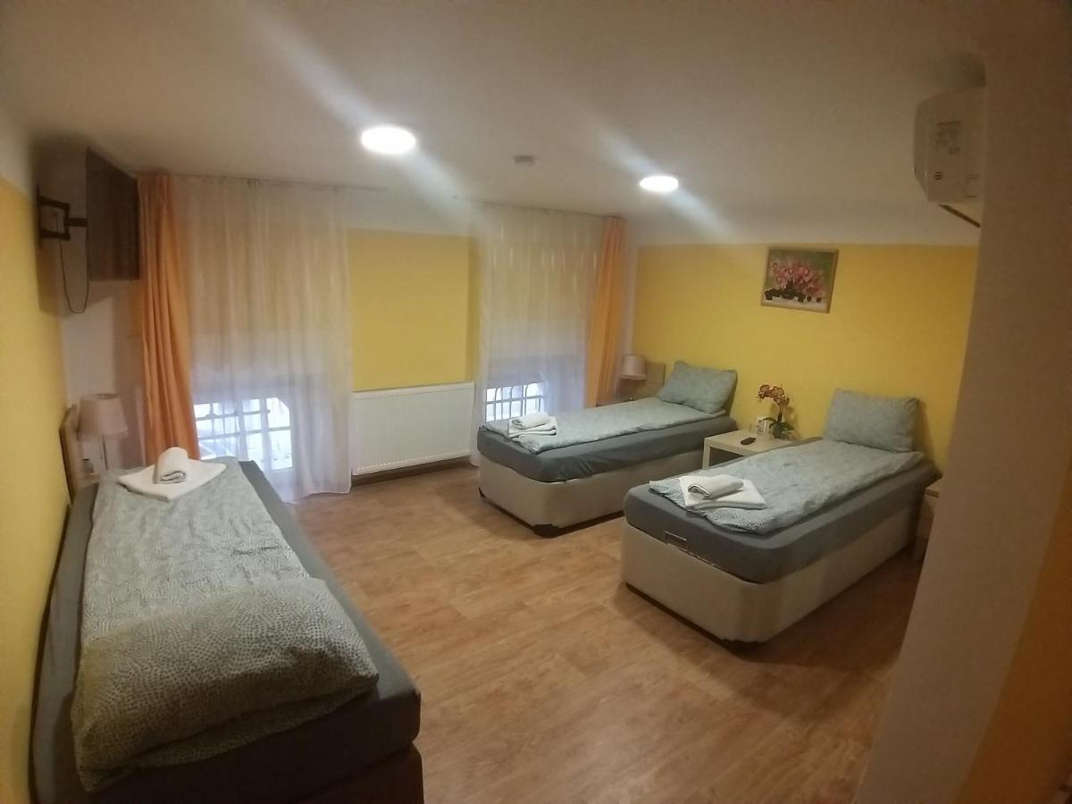 Deniz Guesthouse บูดาเปสต์ ภายนอก รูปภาพ