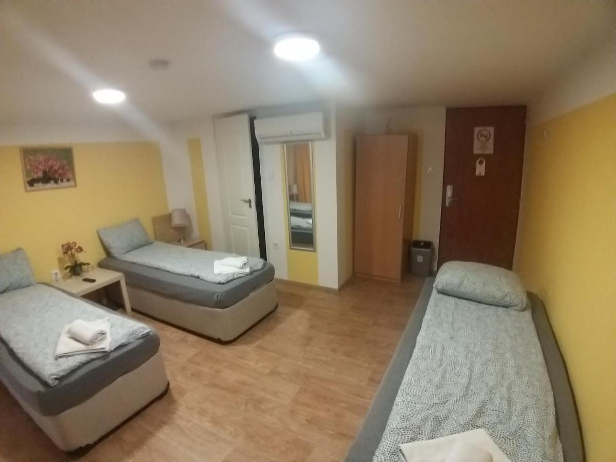 Deniz Guesthouse บูดาเปสต์ ภายนอก รูปภาพ
