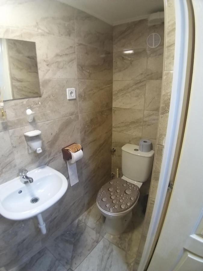 Deniz Guesthouse บูดาเปสต์ ภายนอก รูปภาพ