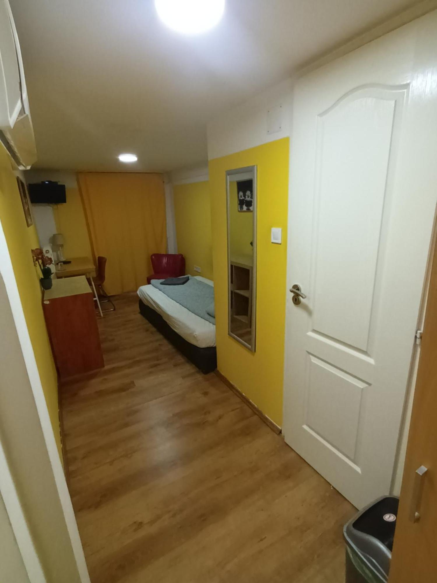 Deniz Guesthouse บูดาเปสต์ ภายนอก รูปภาพ